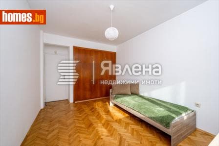 Тристаен, 115m²
