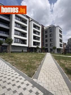 Тристаен, 125m²