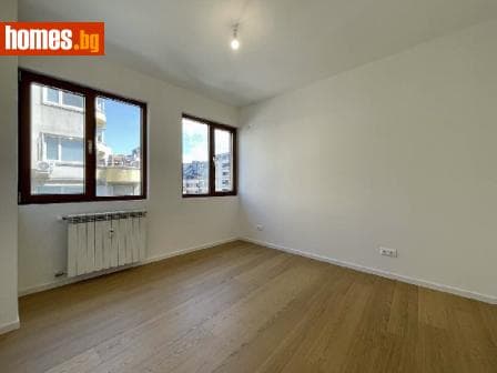 Тристаен, 106m²