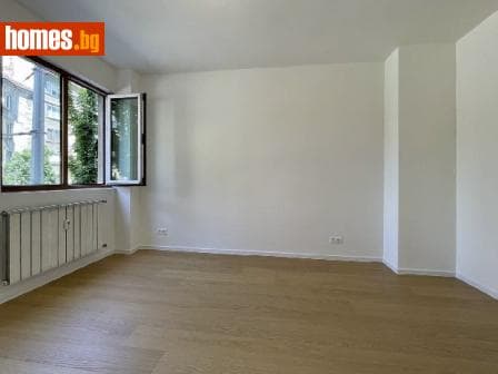 Тристаен, 106m²