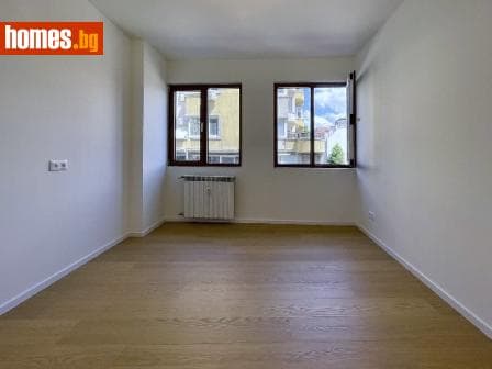 Тристаен, 106m²