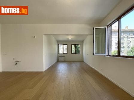 Тристаен, 106m²