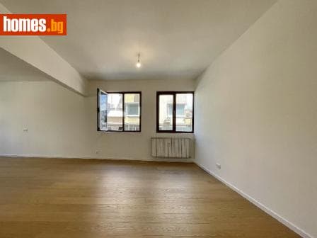 Тристаен, 106m²