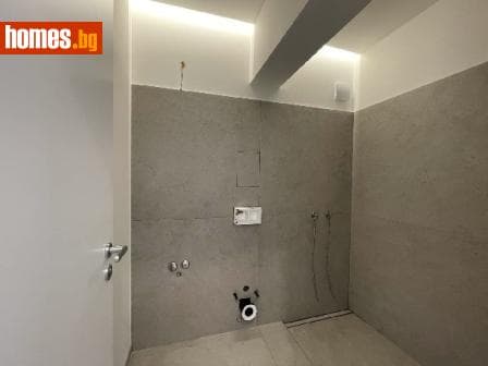 Тристаен, 106m²