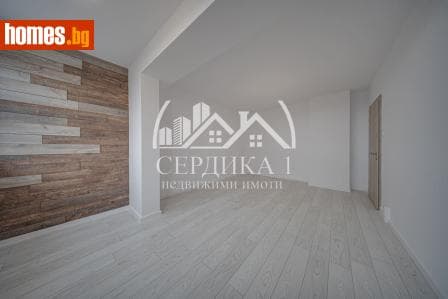 Тристаен, 74m²