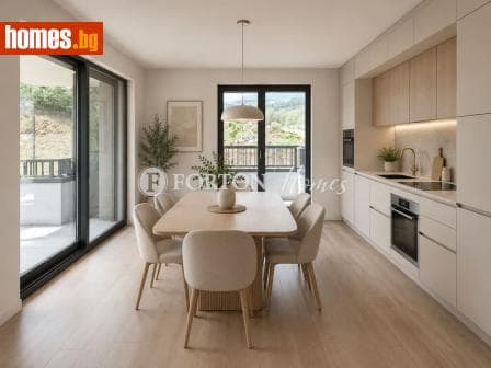 Тристаен, 142m²
