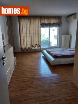 Тристаен, 135m²