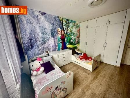 Тристаен, 85m²