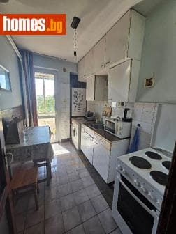 Тристаен, 83m²