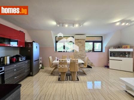 Тристаен, 109m²