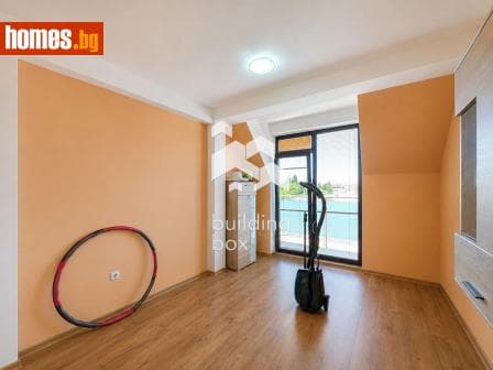 Тристаен, 109m²