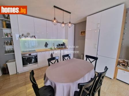 Тристаен, 91m²