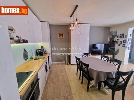 Тристаен, 91m²
