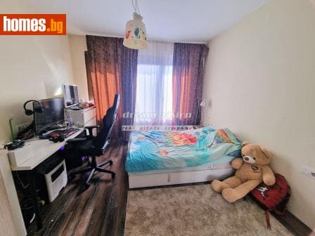 Тристаен, 91m²