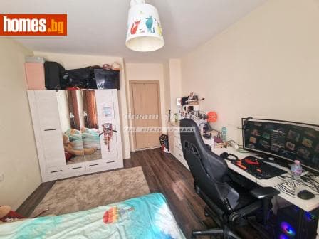 Тристаен, 91m²