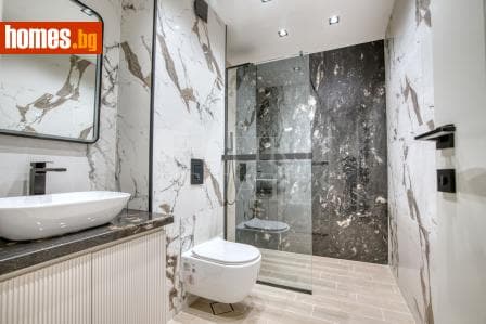 Тристаен, 128m²