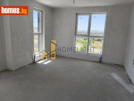 Тристаен, 77m²