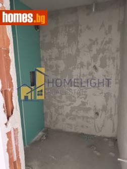 Тристаен, 77m²