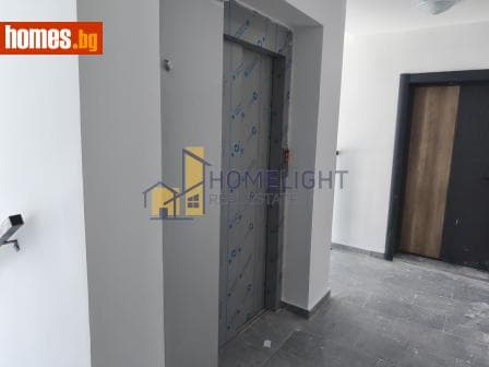 Тристаен, 77m²