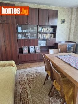 Тристаен, 93m²