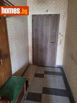 Тристаен, 93m²