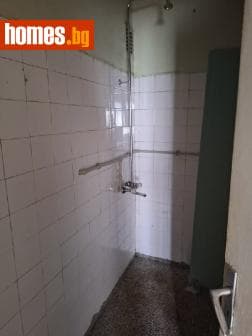 Тристаен, 93m²