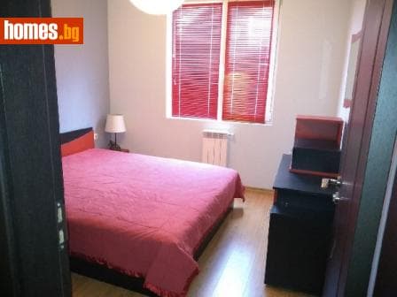 Тристаен, 104m²