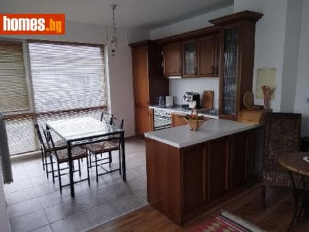 Тристаен, 92m²