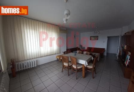 Тристаен, 121m²