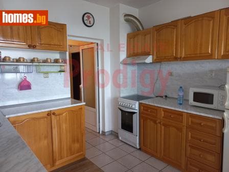 Тристаен, 121m²