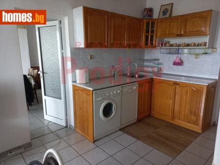 Тристаен, 121m²
