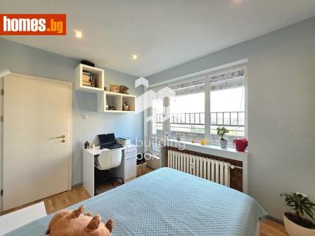 Тристаен, 65m²