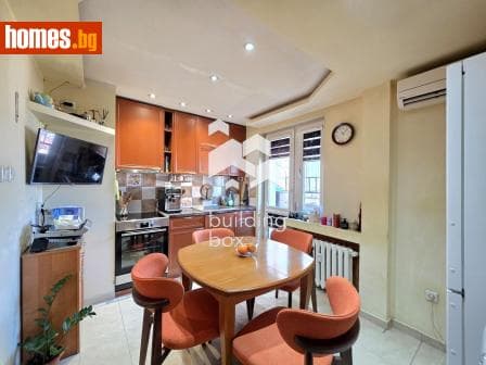 Тристаен, 65m²