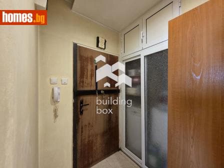 Тристаен, 65m²