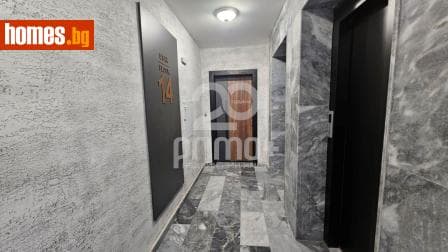 Тристаен, 102m²