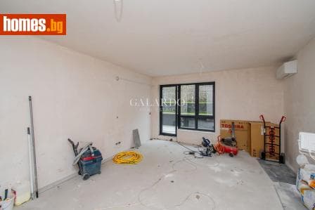Тристаен, 112m²