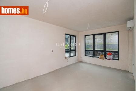 Тристаен, 112m²