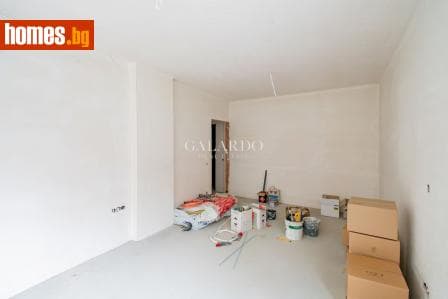 Тристаен, 112m²
