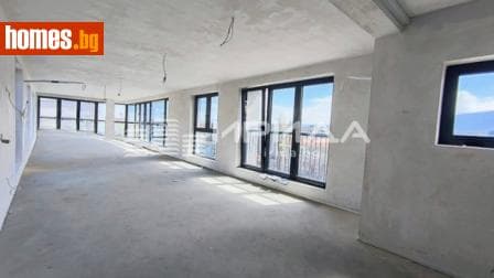 Тристаен, 402m²