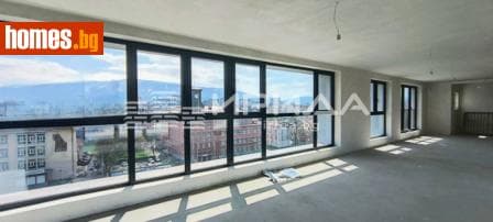 Тристаен, 402m²