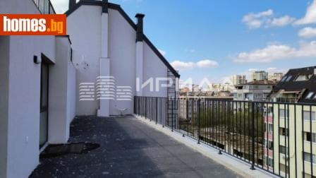 Тристаен, 402m²