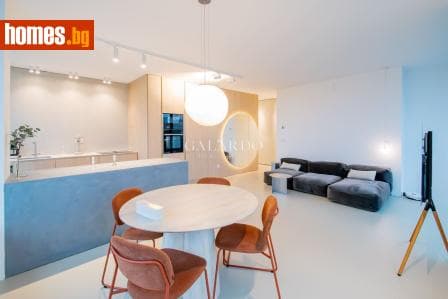 Тристаен, 128m²