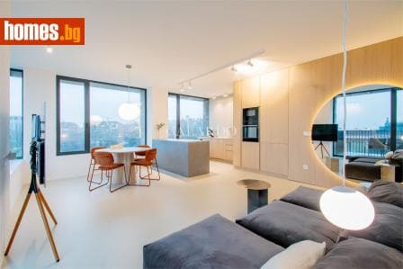Тристаен, 128m²