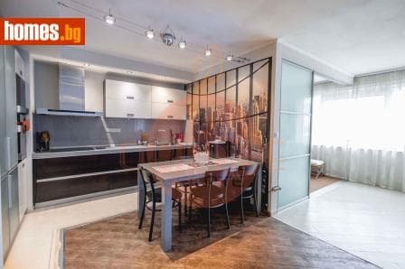 Тристаен, 140m²