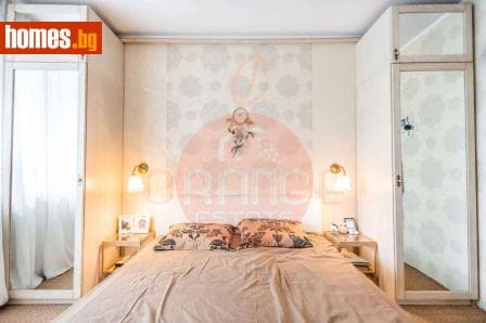 Тристаен, 140m²