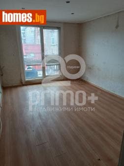 Тристаен, 79m²