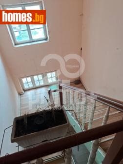 Тристаен, 79m²