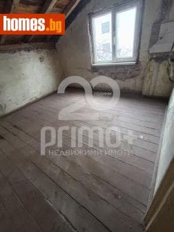 Тристаен, 79m²