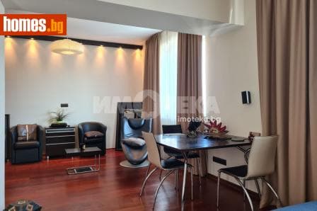 Тристаен, 94m²