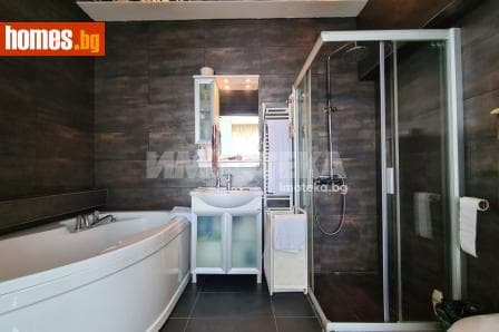 Тристаен, 94m²